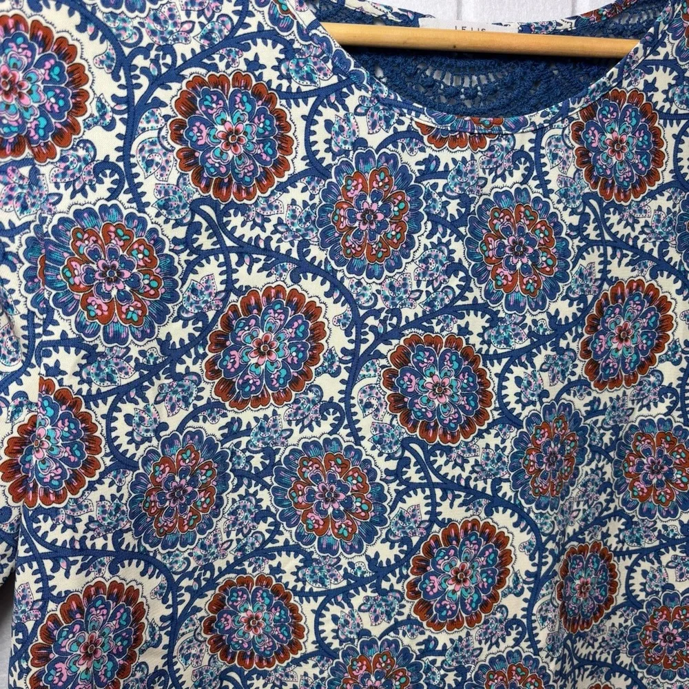 Le Lis Blue Floral Paisley Boxy Blouse‎ with 3/4 Sleeves size M
